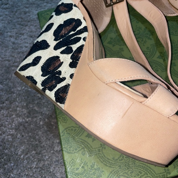 Jessica Simpson wedges with cheetah on the heel - Picture 5 of 11